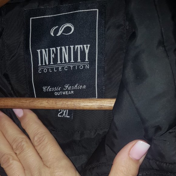 Winter outer zippered coat. - Picture 3 of 5